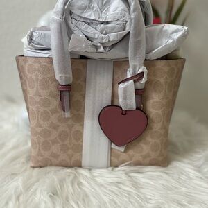 Coach mollie 25 in peony with  heart charm